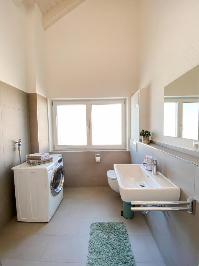 Wunderschoene Helle Wohnung Mit Grosser Dachterrasse ゴットマーディンゲン エクステリア 写真