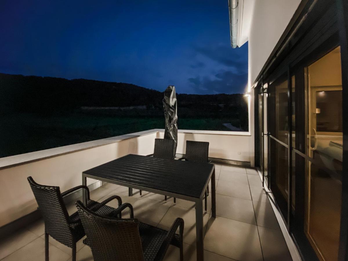 Wunderschoene Helle Wohnung Mit Grosser Dachterrasse ゴットマーディンゲン エクステリア 写真