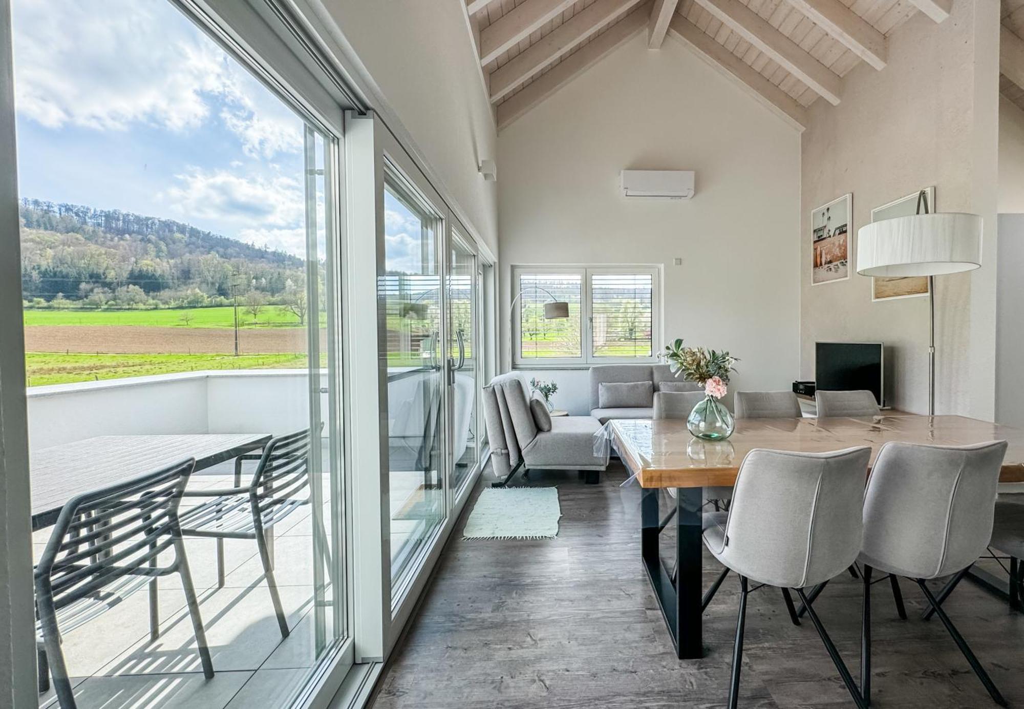 Wunderschoene Helle Wohnung Mit Grosser Dachterrasse ゴットマーディンゲン エクステリア 写真